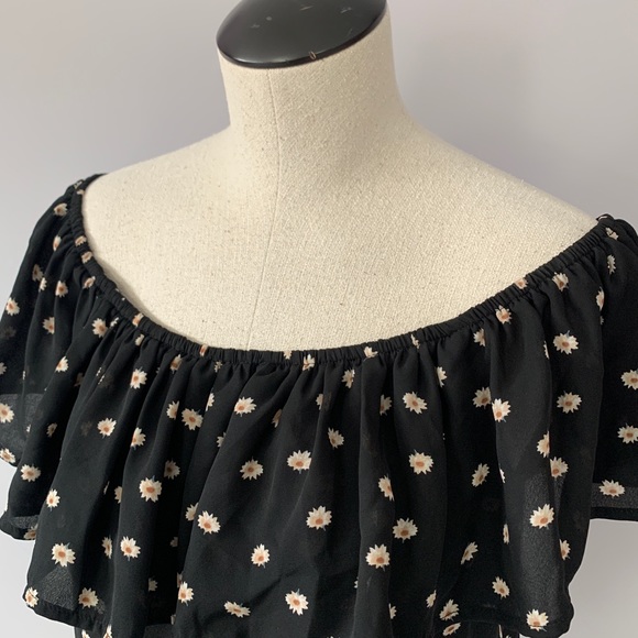 📦 MOVING SALE 🚛 Floral off-shoulder peasant top Size M - Picture 2 of 4